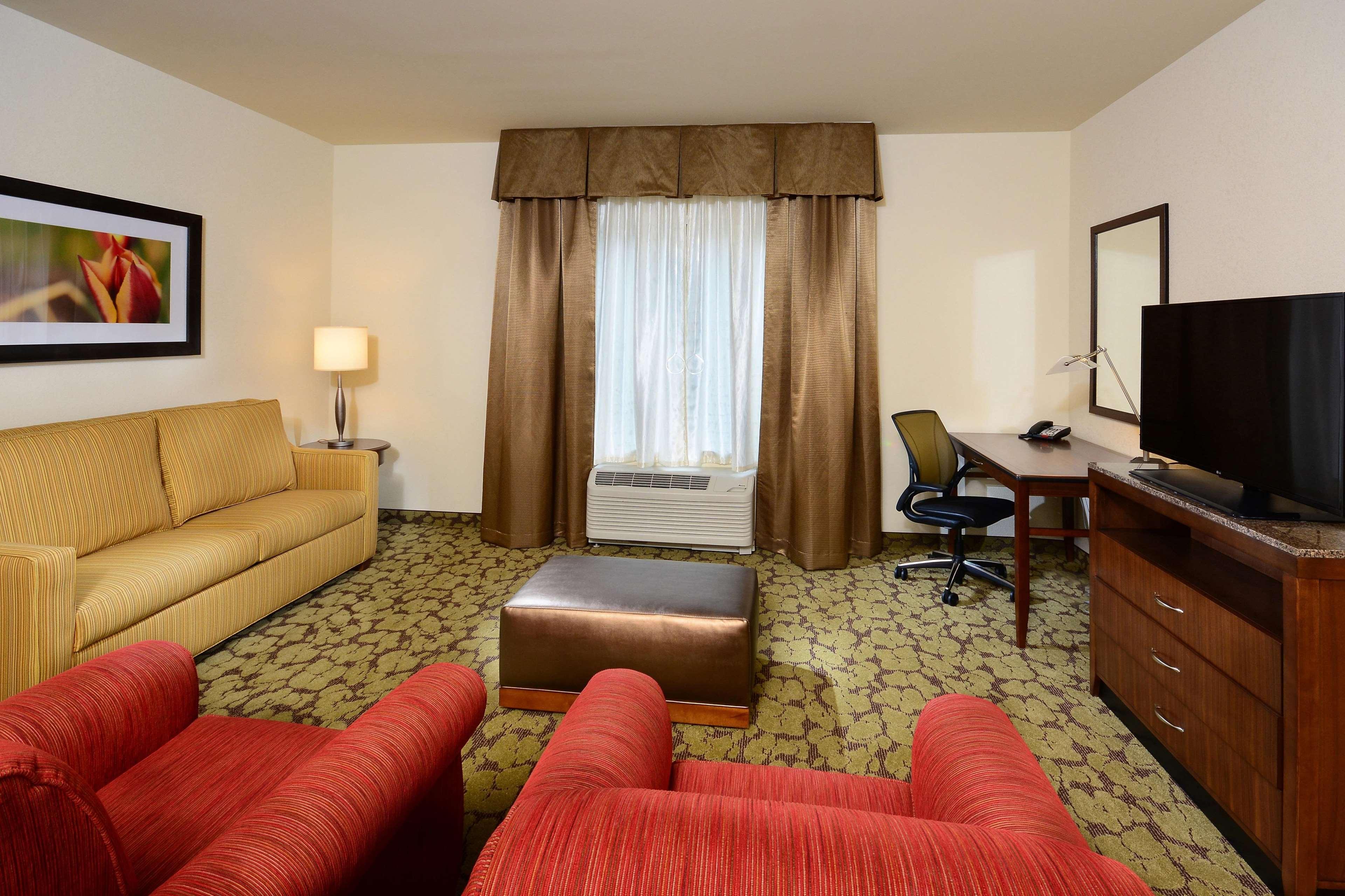 Hilton Garden Inn Greensboro Airport Экстерьер фото