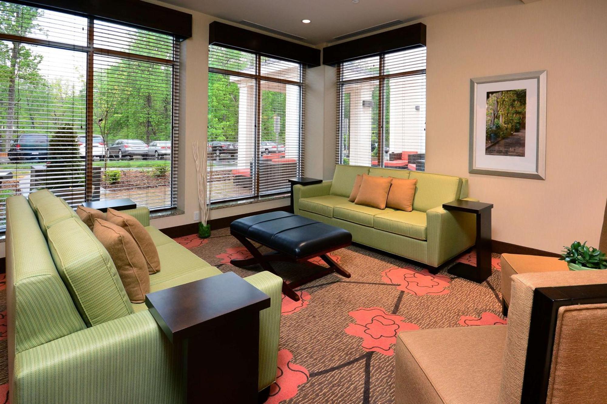 Hilton Garden Inn Greensboro Airport Экстерьер фото